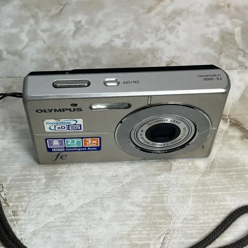 Olympus FE-3000 10.0MP Digital Camera FOR PARTS or REPAIR - UNTESTED